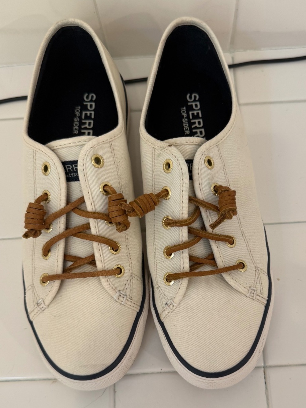 Sperry Top-Sider White Sneaker with Camel Leather Shoe String 8.5. Good Conditio